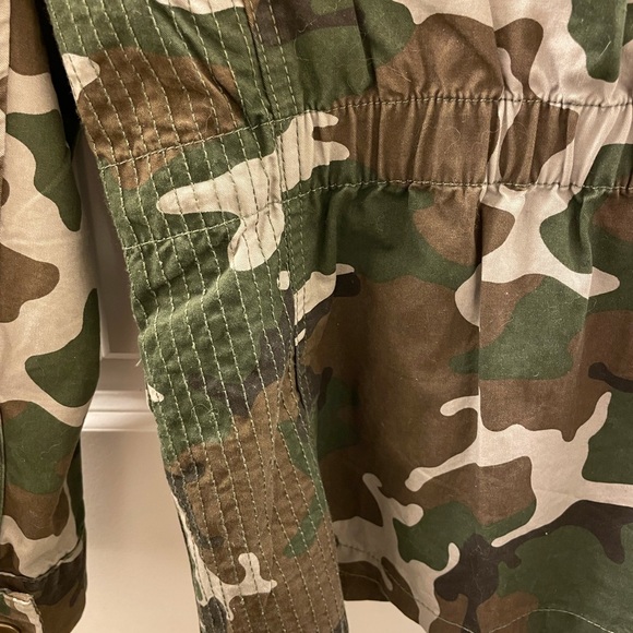 EUC Camo Lightweight Utility Jacket - Picture 4 of 8